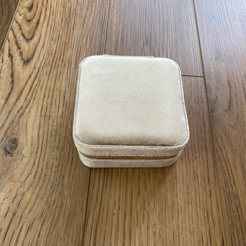 Benevolence LA | Grey Velvet Jewelry Case | NWOT